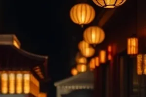 《片场微光》灯光组调灯，柔光箱照亮半张布景